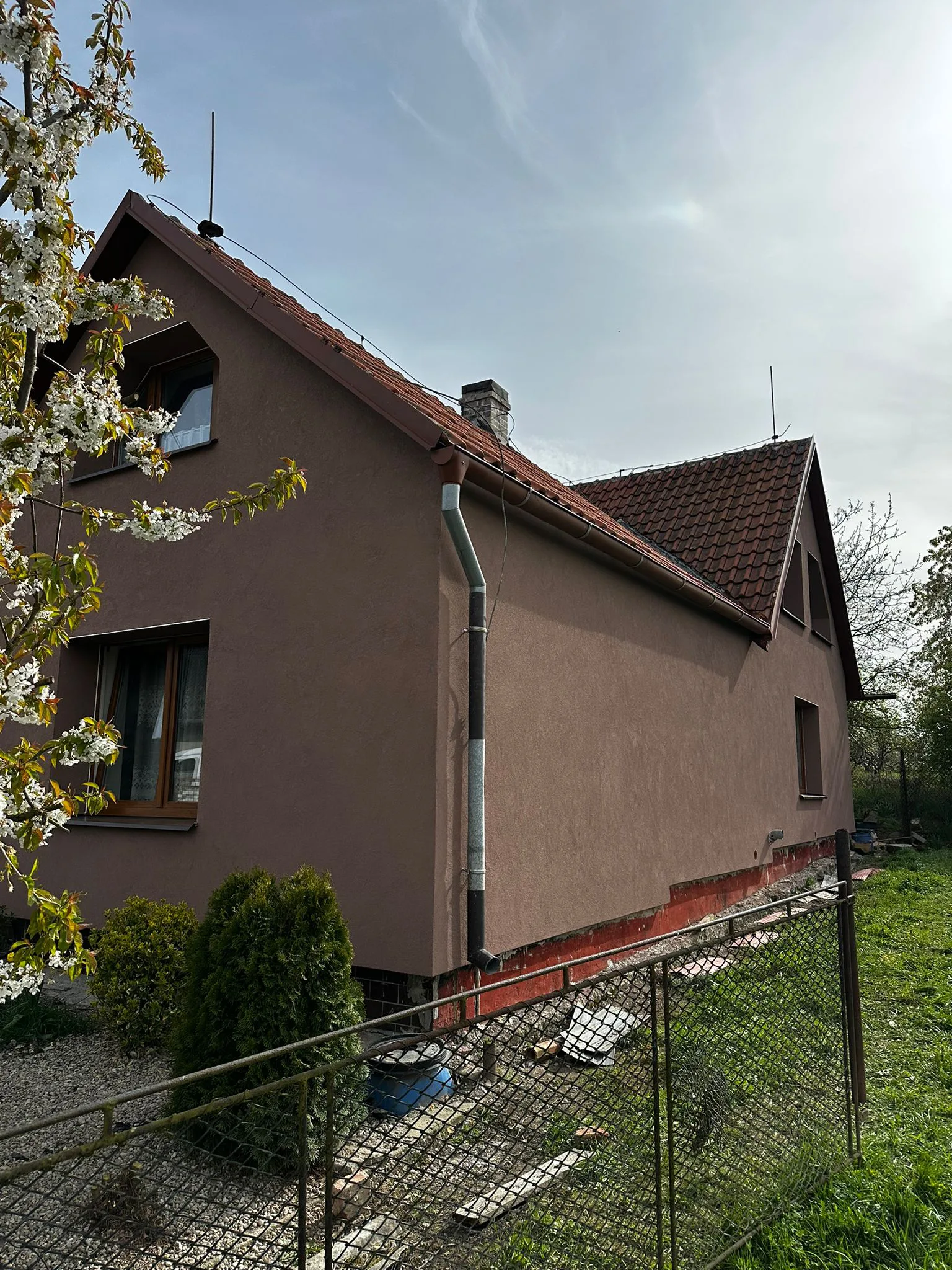 Rodinný dům II — štítová stěna po zateplení