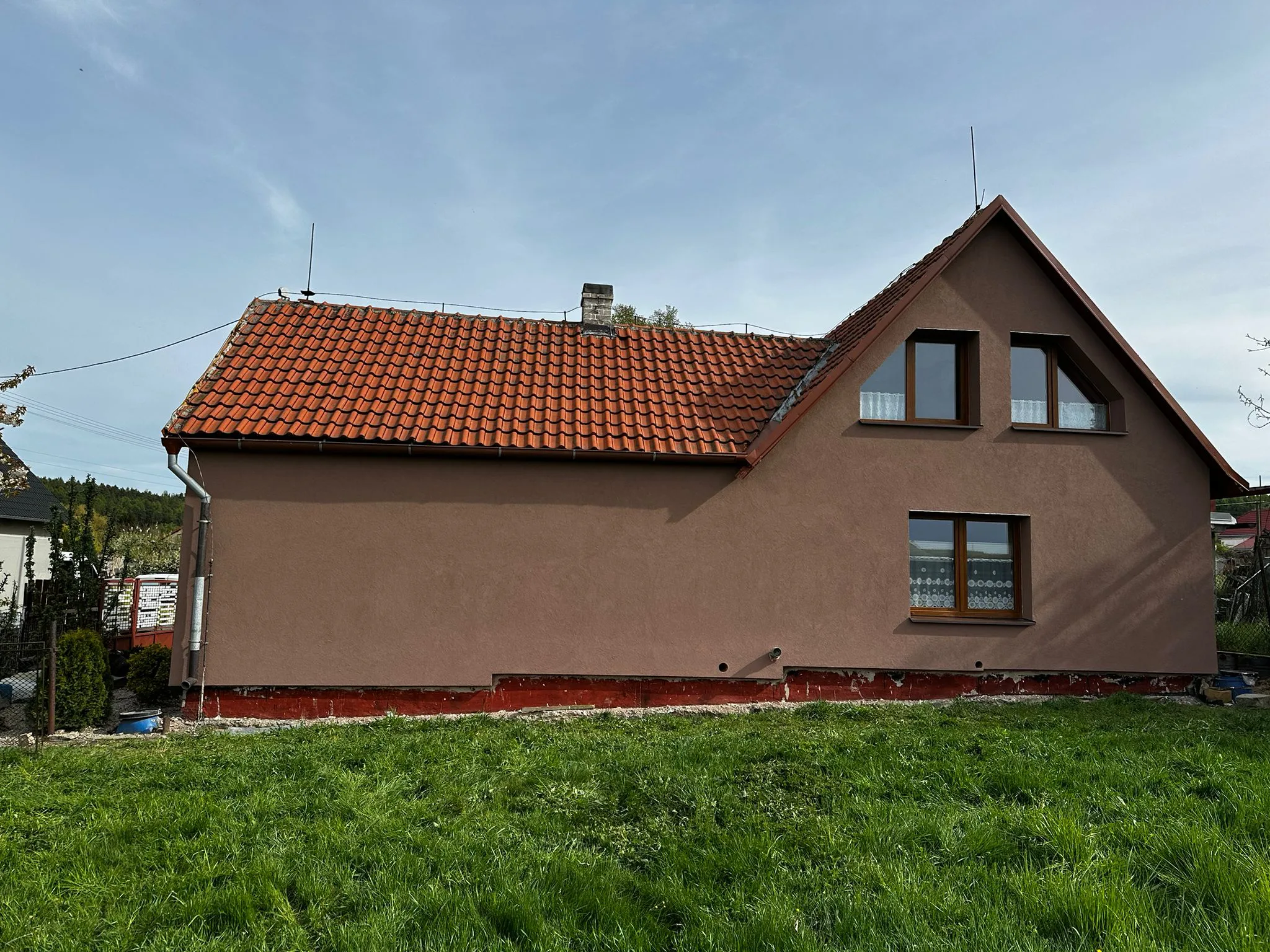 Rodinný dům II — nová zateplená fasáda