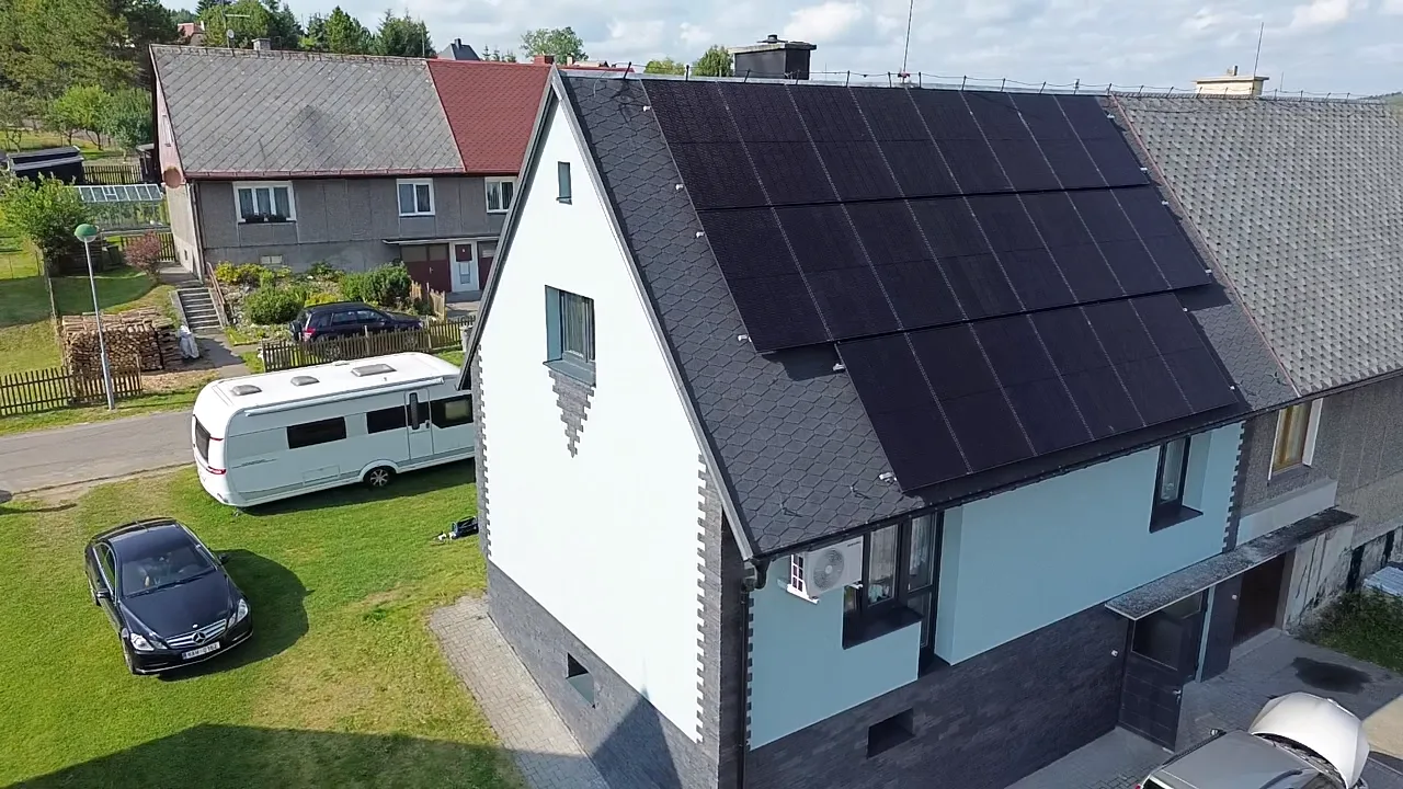Kovářská — hotový dům z boku